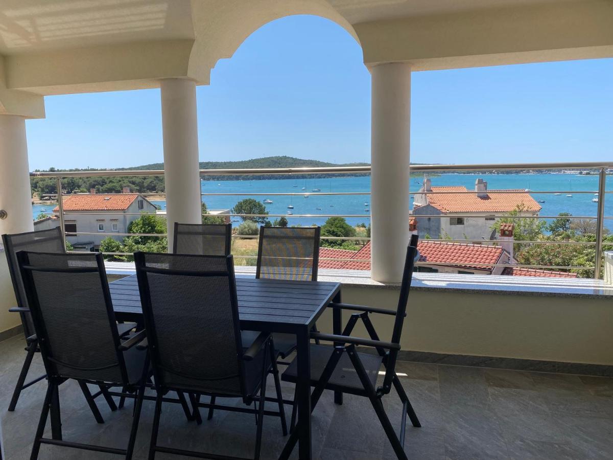 Villa Livi - Luxury Sea View Appartments Медулин Екстер'єр фото